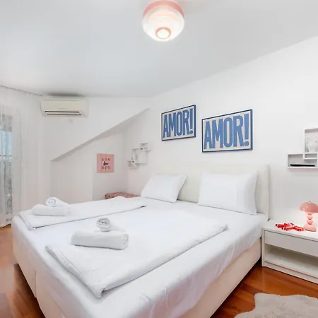 Seafront Apartment Silvija * Makarska