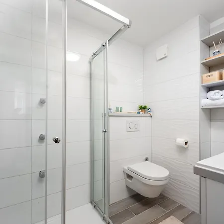 Seafront Apartment Silvija Apartment Makarska