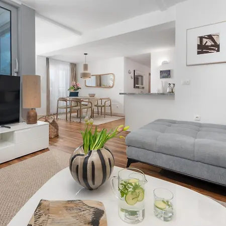 Seafront Apartment Silvija *