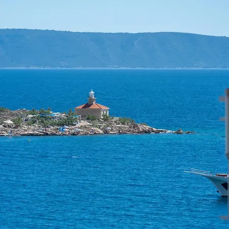 Seafront Apartment Silvija * Makarska